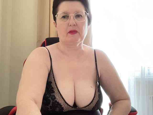 HotMilfPussy webcam