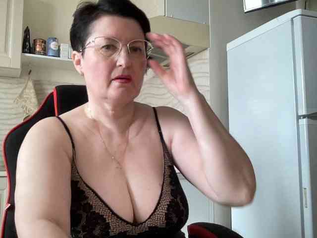 HotMilfPussy webcam