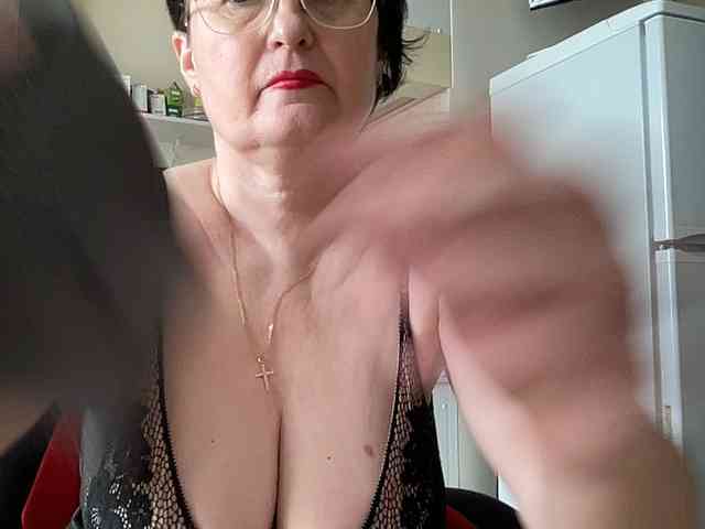 Model: HotMilfPussy