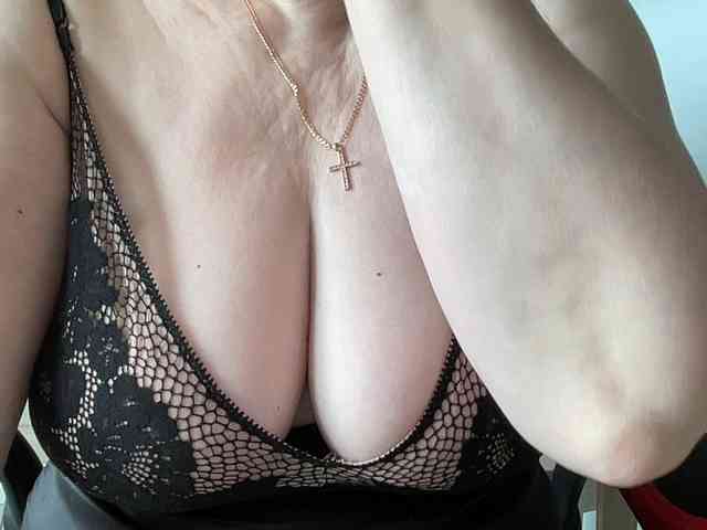 HotMilfPussy webcam