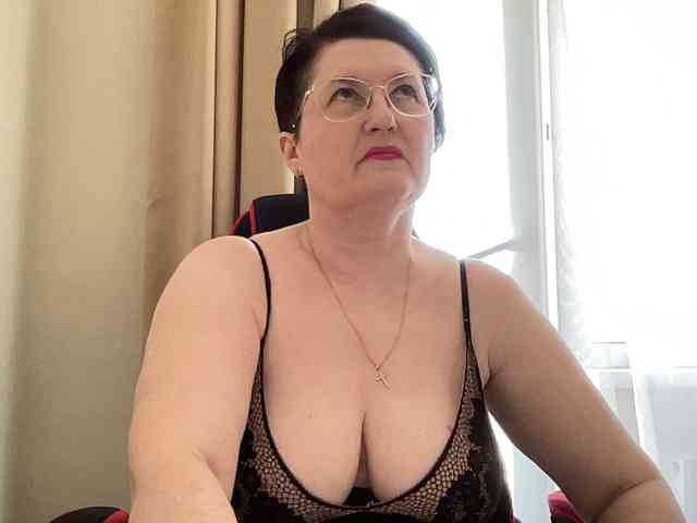 HotMilfPussy webcam