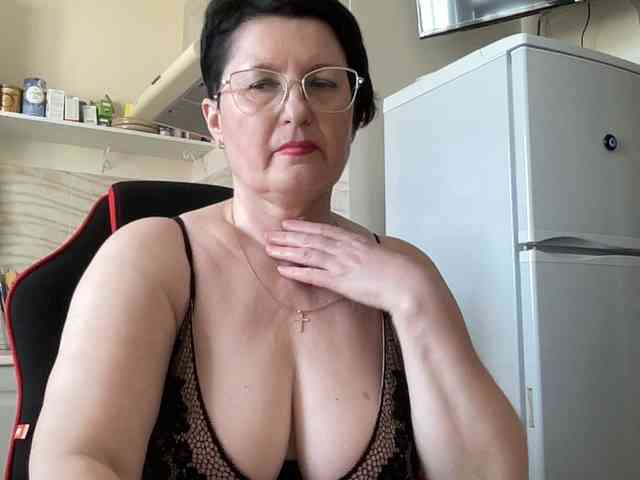 Model: HotMilfPussy