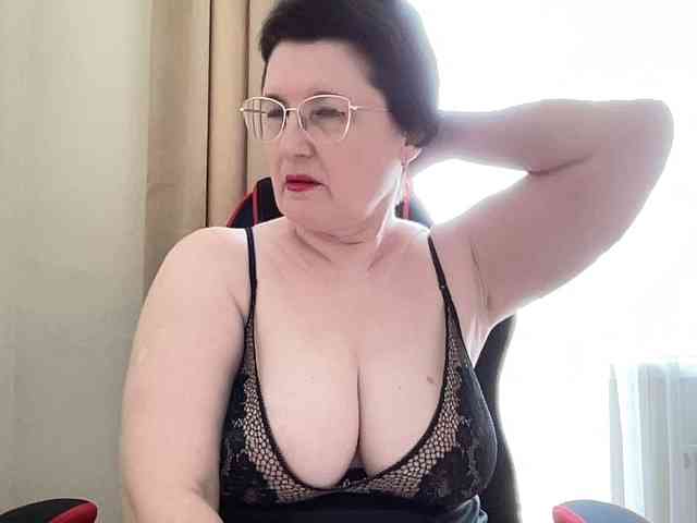 HotMilfPussy webcam
