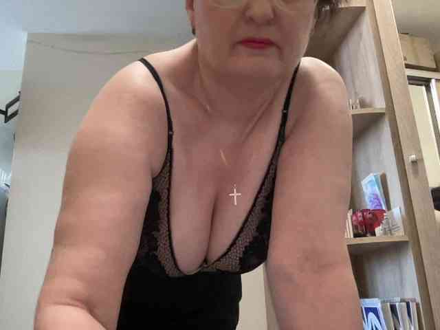 HotMilfPussy webcam
