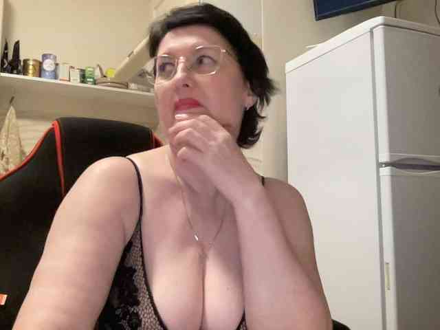 HotMilfPussy webcam