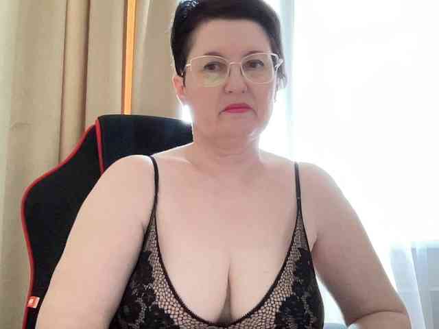 HotMilfPussy webcam