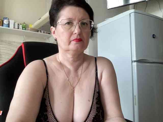 HotMilfPussy webcam