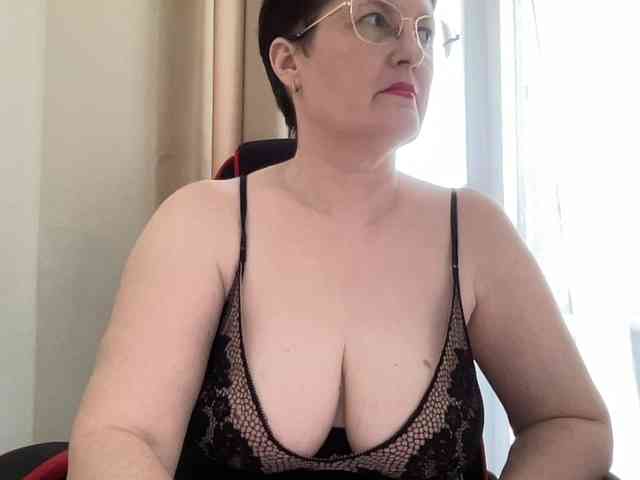 HotMilfPussy webcam