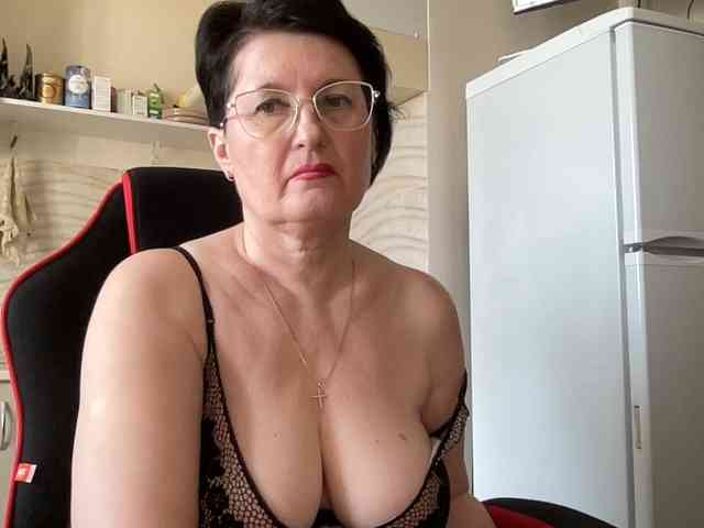 HotMilfPussy webcam
