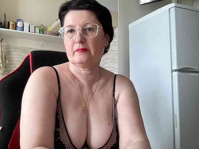 HotMilfPussy webcam