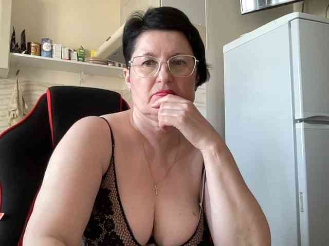 HotMilfPussy webcam