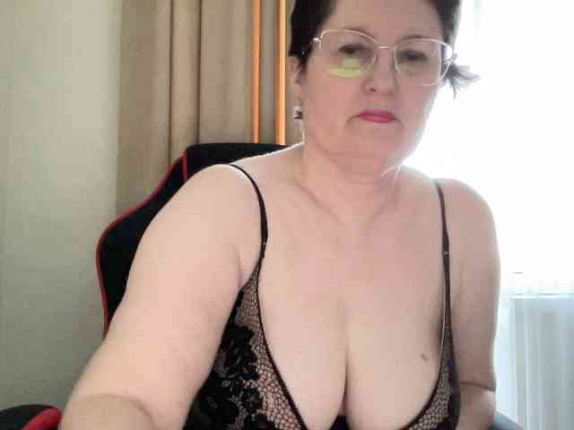 HotMilfPussy webcam