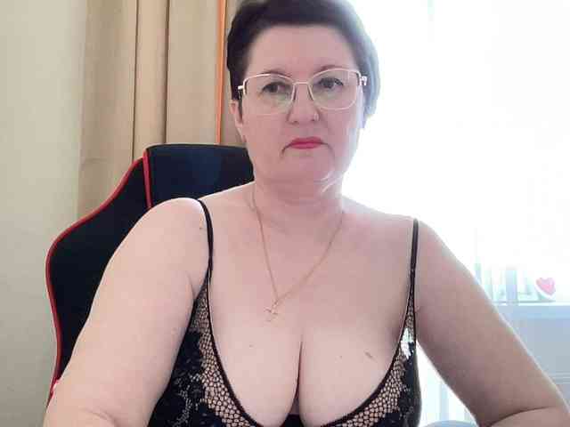 HotMilfPussy webcam