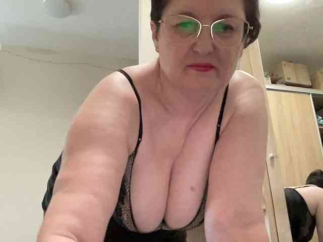 HotMilfPussy webcam