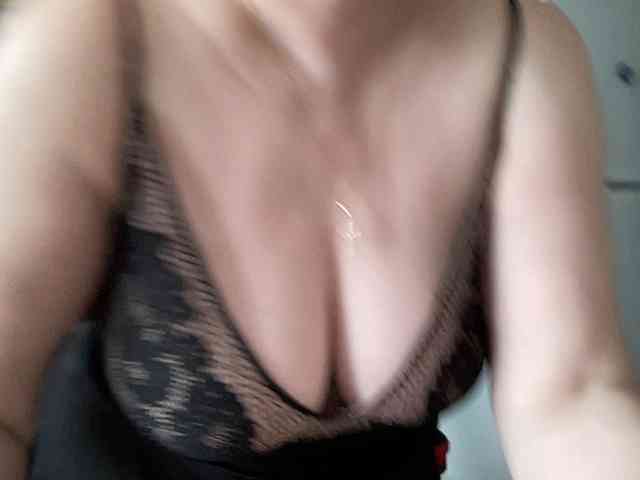 HotMilfPussy webcam