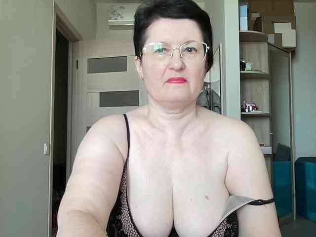 HotMilfPussy webcam