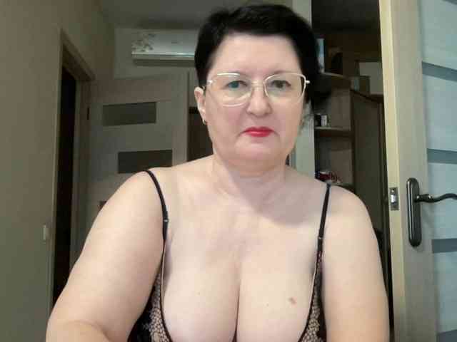 Модель: HotMilfPussy