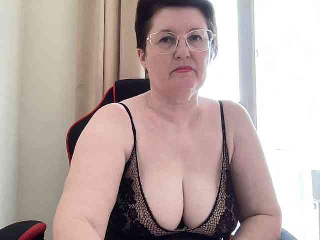 HotMilfPussy webcam