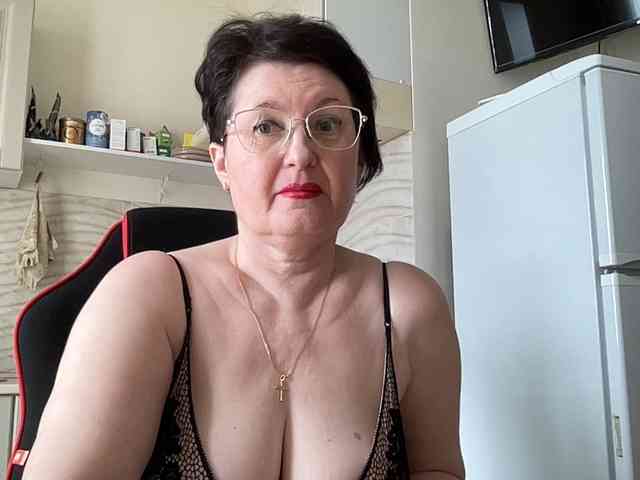 HotMilfPussy webcam