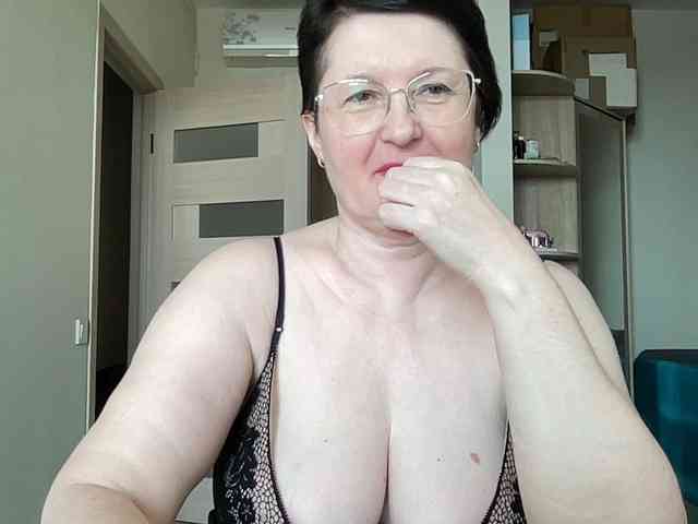 HotMilfPussy webcam