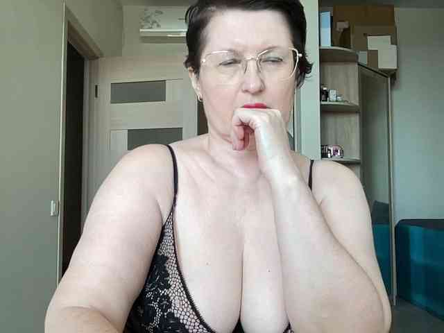 HotMilfPussy webcam