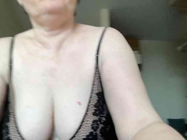 HotMilfPussy webcam