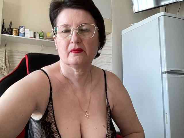 HotMilfPussy webcam