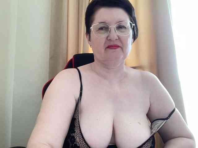HotMilfPussy webcam