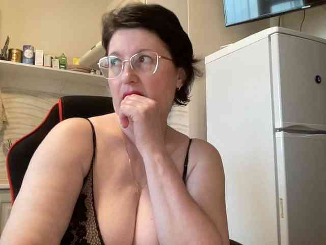 HotMilfPussy webcam