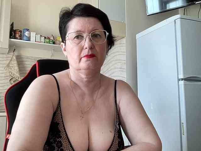 HotMilfPussy webcam
