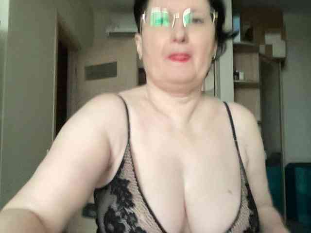 HotMilfPussy webcam