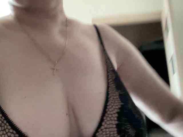 HotMilfPussy webcam