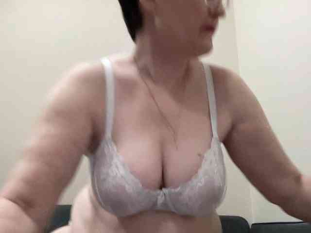 HotMilfPussy webcam