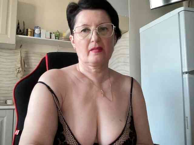 HotMilfPussy webcam