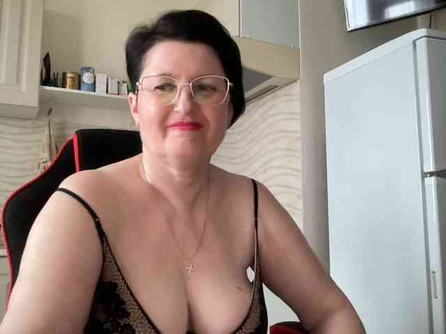 HotMilfPussy webcam