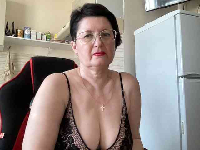 HotMilfPussy webcam
