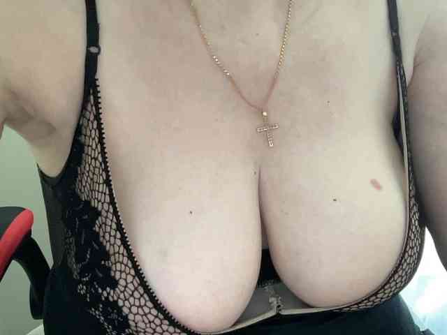 HotMilfPussy webcam