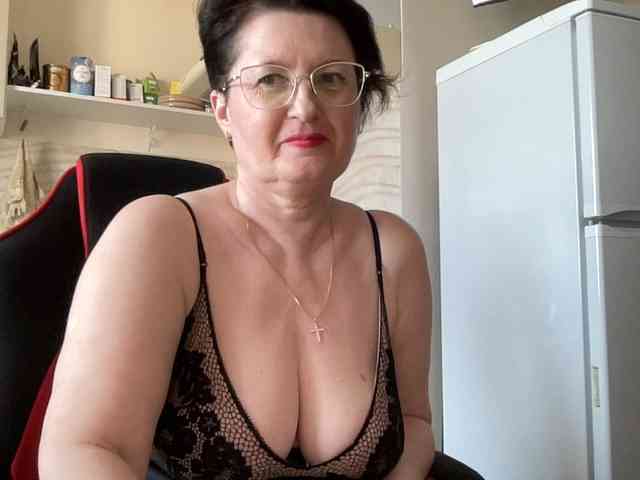 Модель: HotMilfPussy