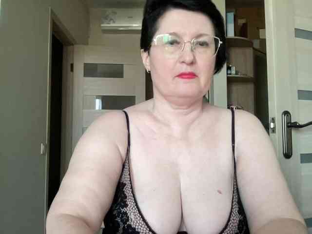 HotMilfPussy live female cam on bongacams