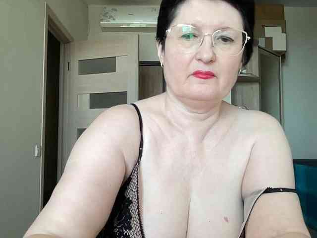 HotMilfPussy webcam