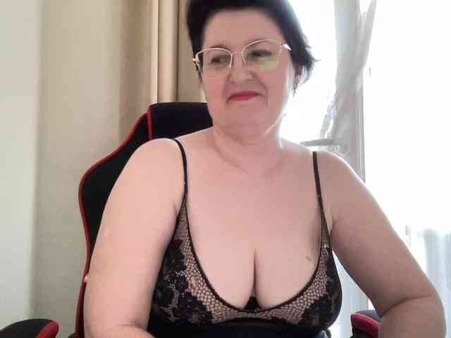 HotMilfPussy webcam