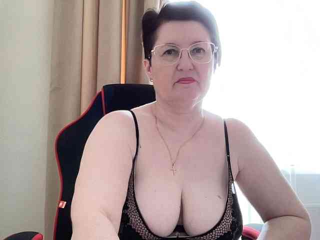 HotMilfPussy webcam