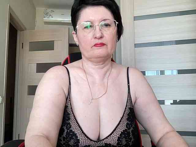 HotMilfPussy webcam