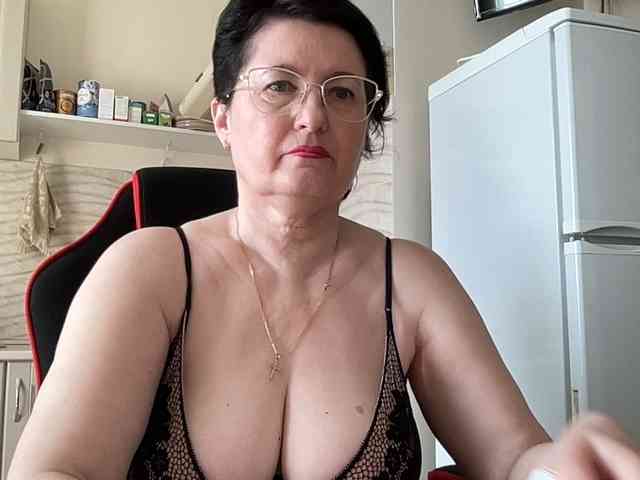 HotMilfPussy webcam