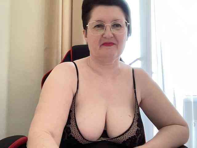 HotMilfPussy webcam