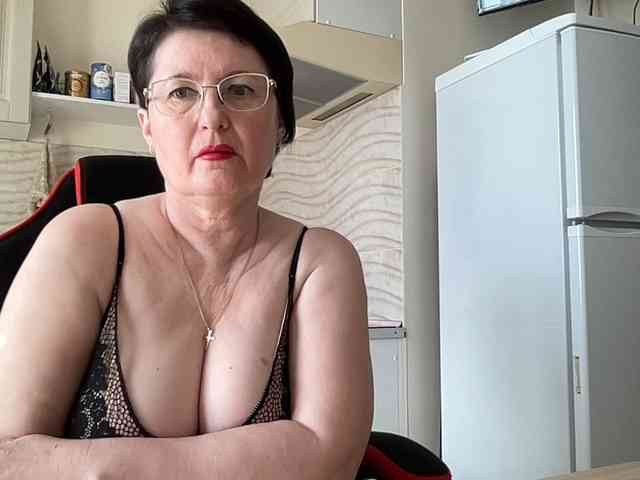 HotMilfPussy webcam