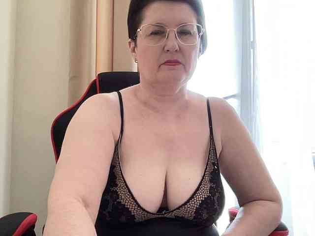 HotMilfPussy webcam
