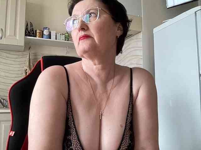 HotMilfPussy webcam
