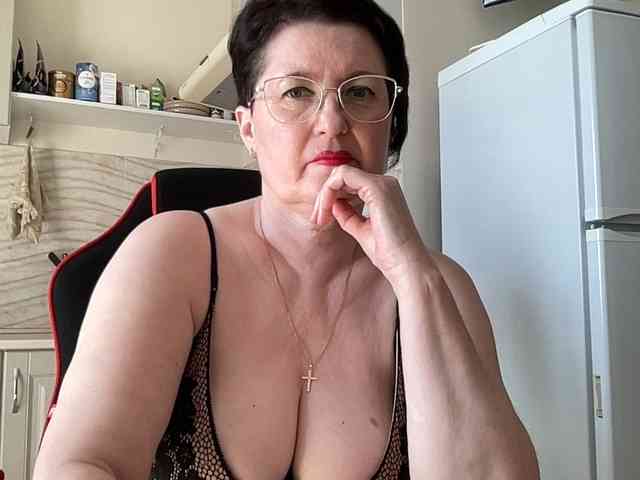 HotMilfPussy webcam