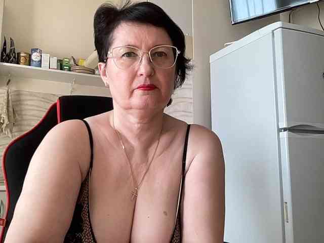 HotMilfPussy webcam